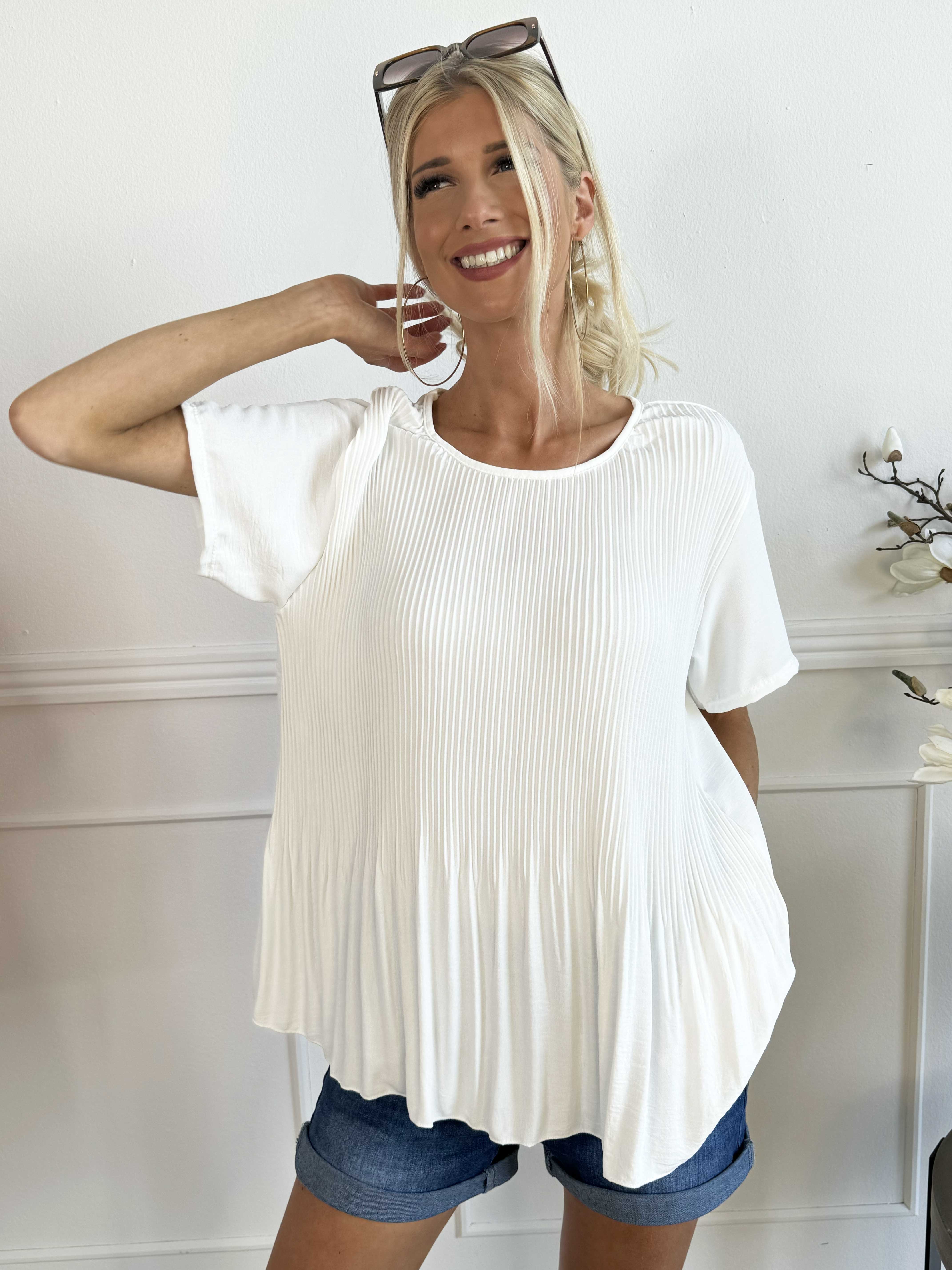 Camilia - Söt plisserad blus med liten ärm